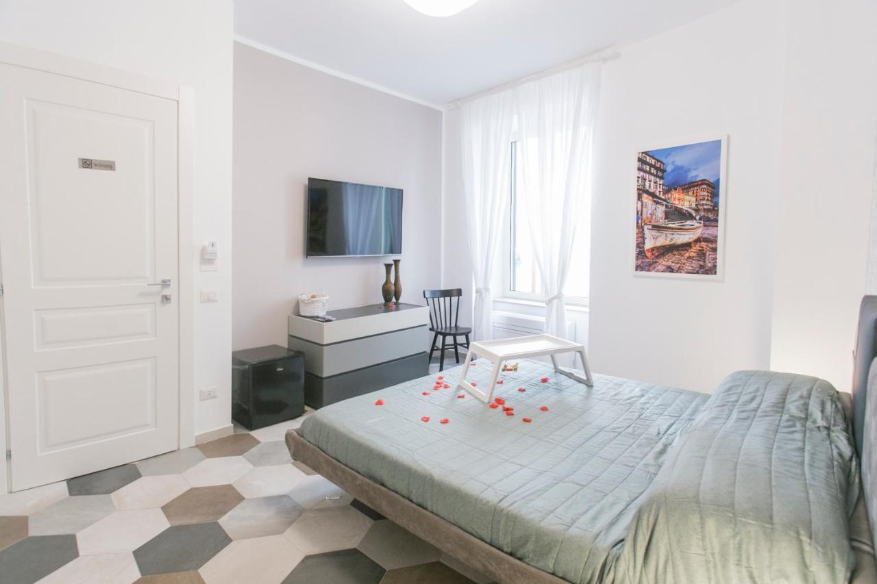 Anticaglia/24 Bed & Breakfast Napoli Bagian luar foto