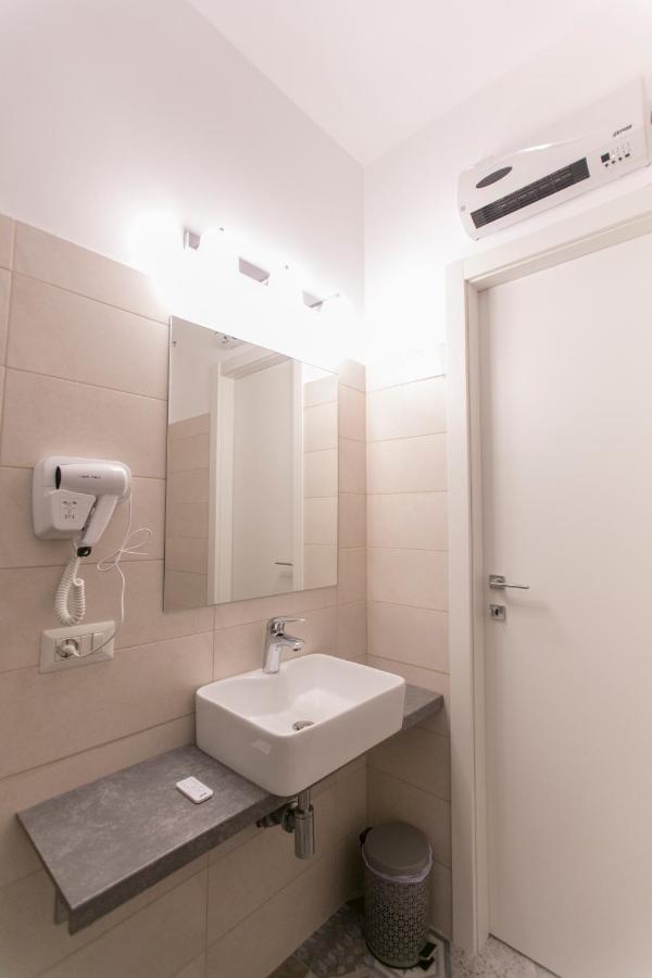 Anticaglia/24 Bed & Breakfast Napoli Bagian luar foto