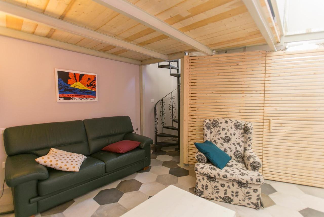 Anticaglia/24 Bed & Breakfast Napoli Bagian luar foto