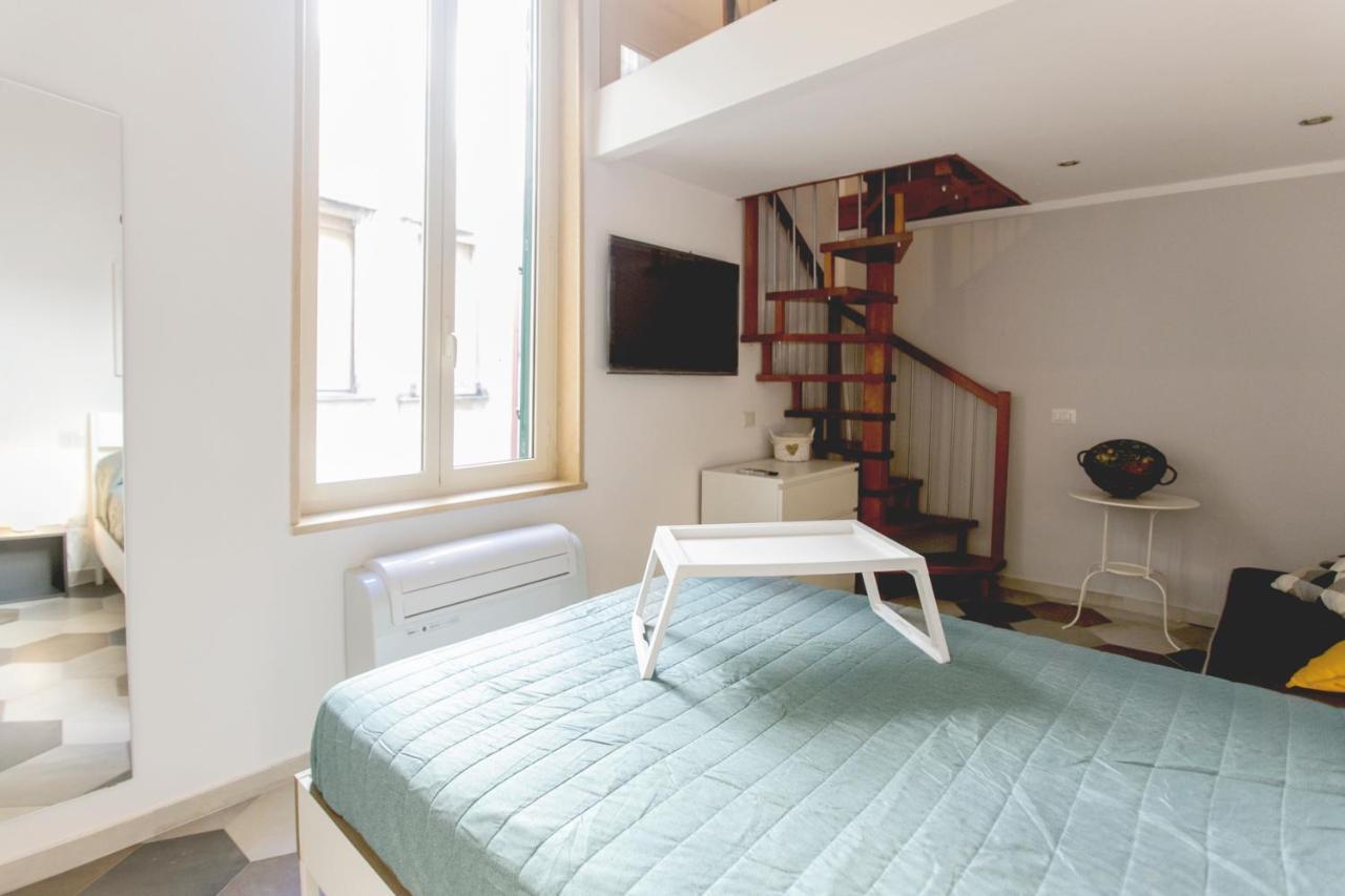 Anticaglia/24 Bed & Breakfast Napoli Bagian luar foto