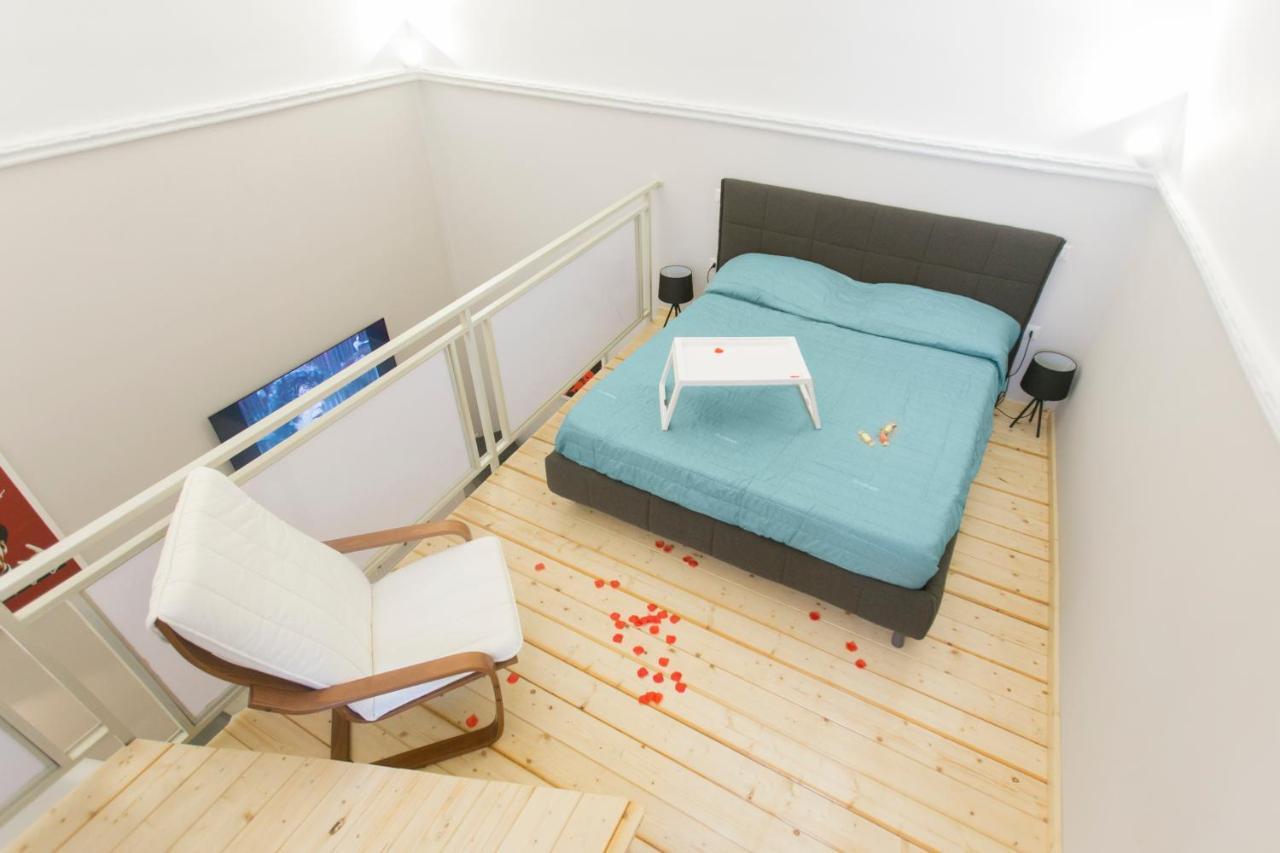 Anticaglia/24 Bed & Breakfast Napoli Bagian luar foto