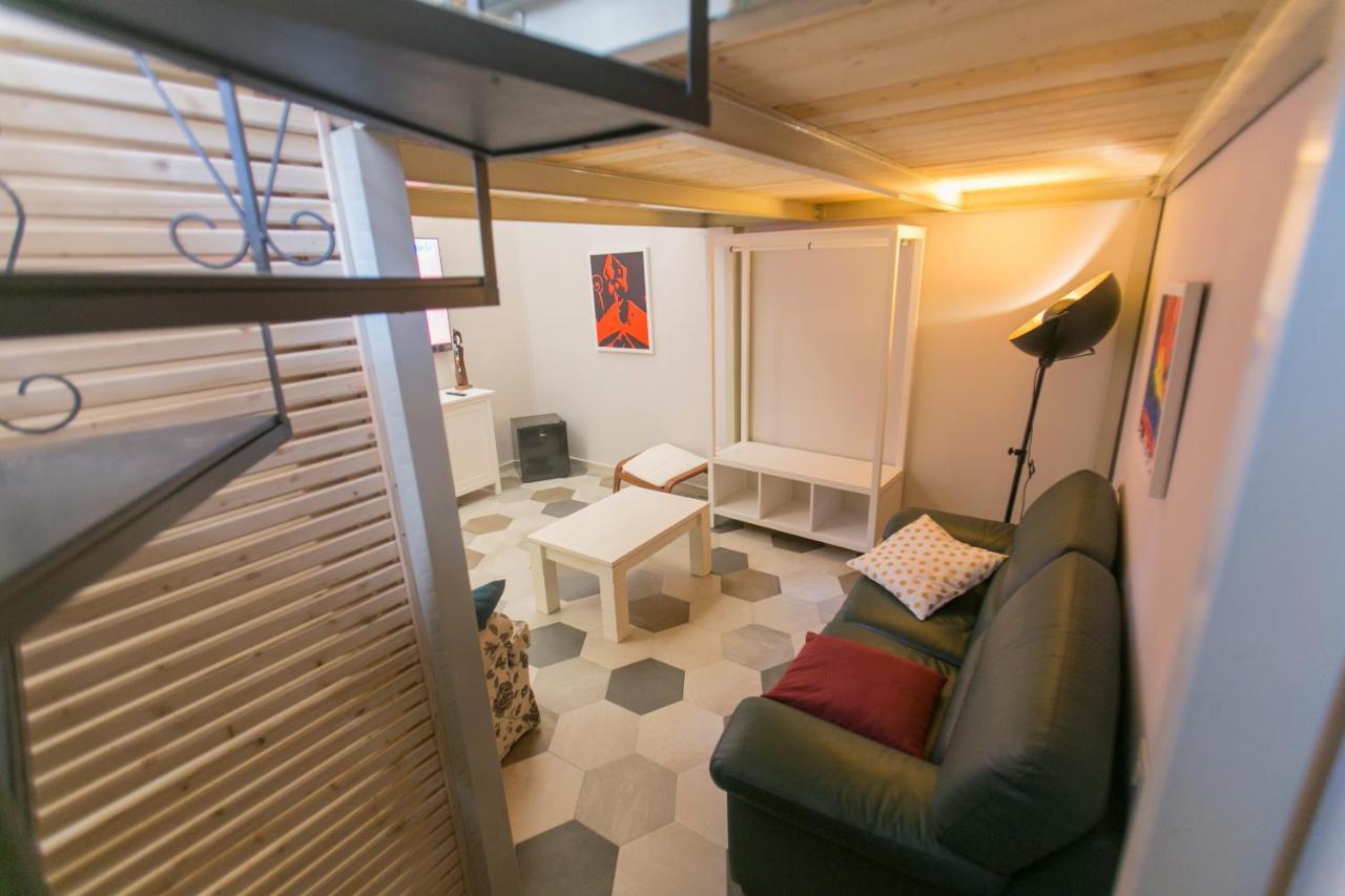 Anticaglia/24 Bed & Breakfast Napoli Bagian luar foto
