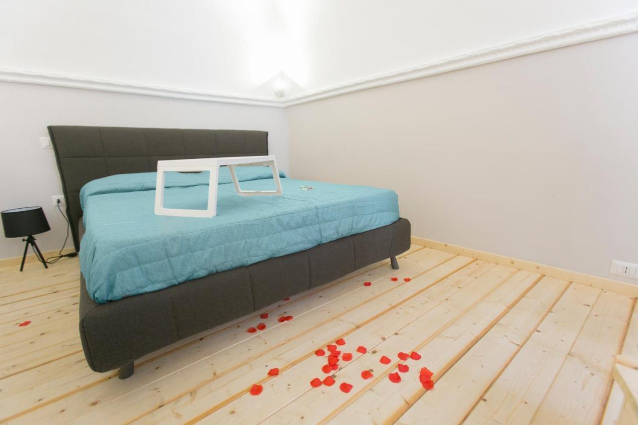 Anticaglia/24 Bed & Breakfast Napoli Bagian luar foto