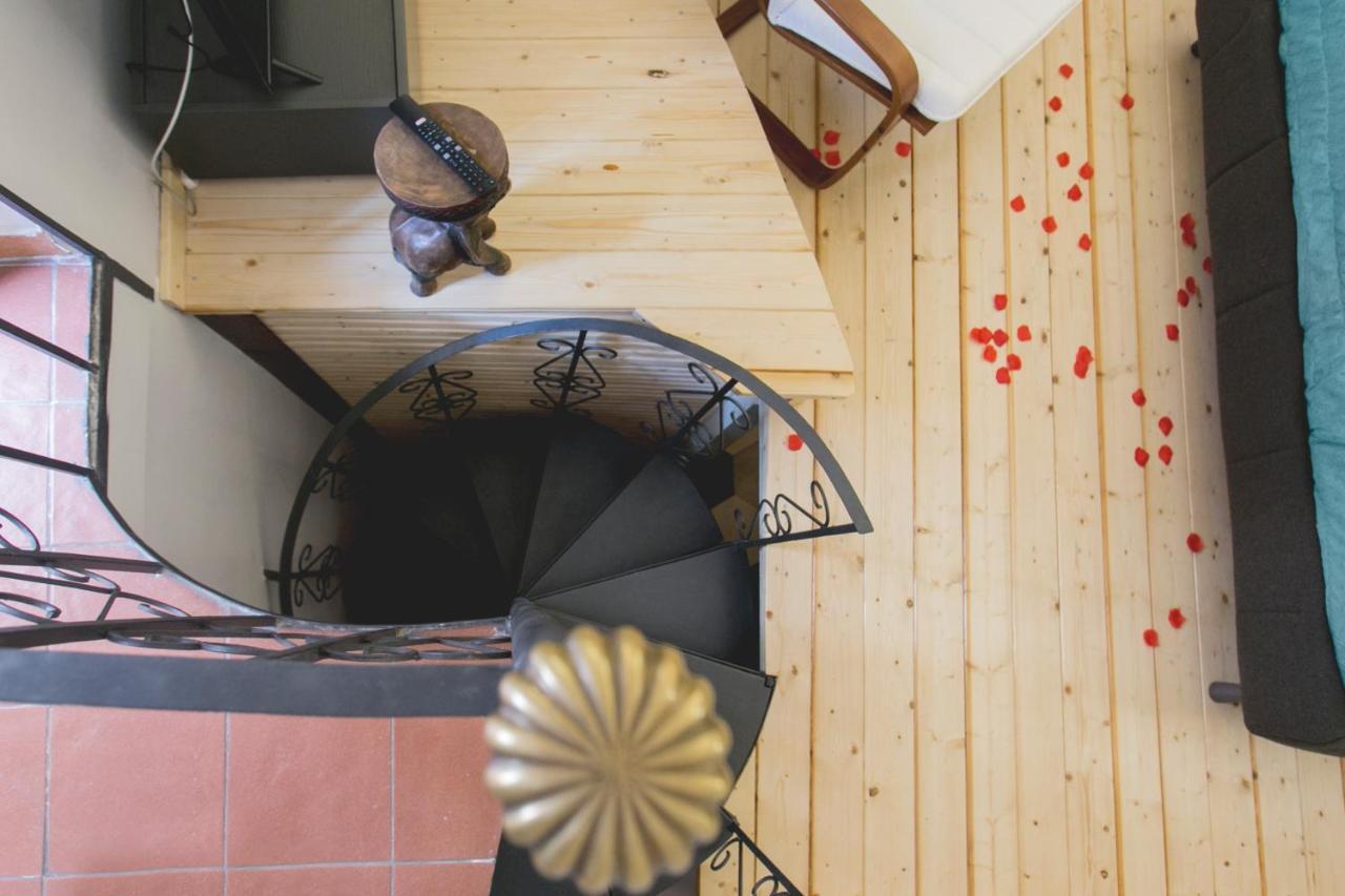 Anticaglia/24 Bed & Breakfast Napoli Bagian luar foto