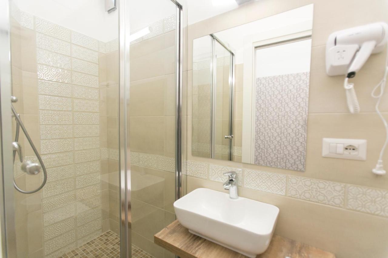 Anticaglia/24 Bed & Breakfast Napoli Bagian luar foto