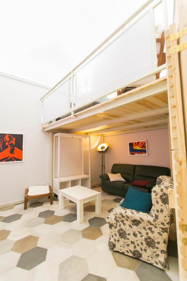 Anticaglia/24 Bed & Breakfast Napoli Bagian luar foto