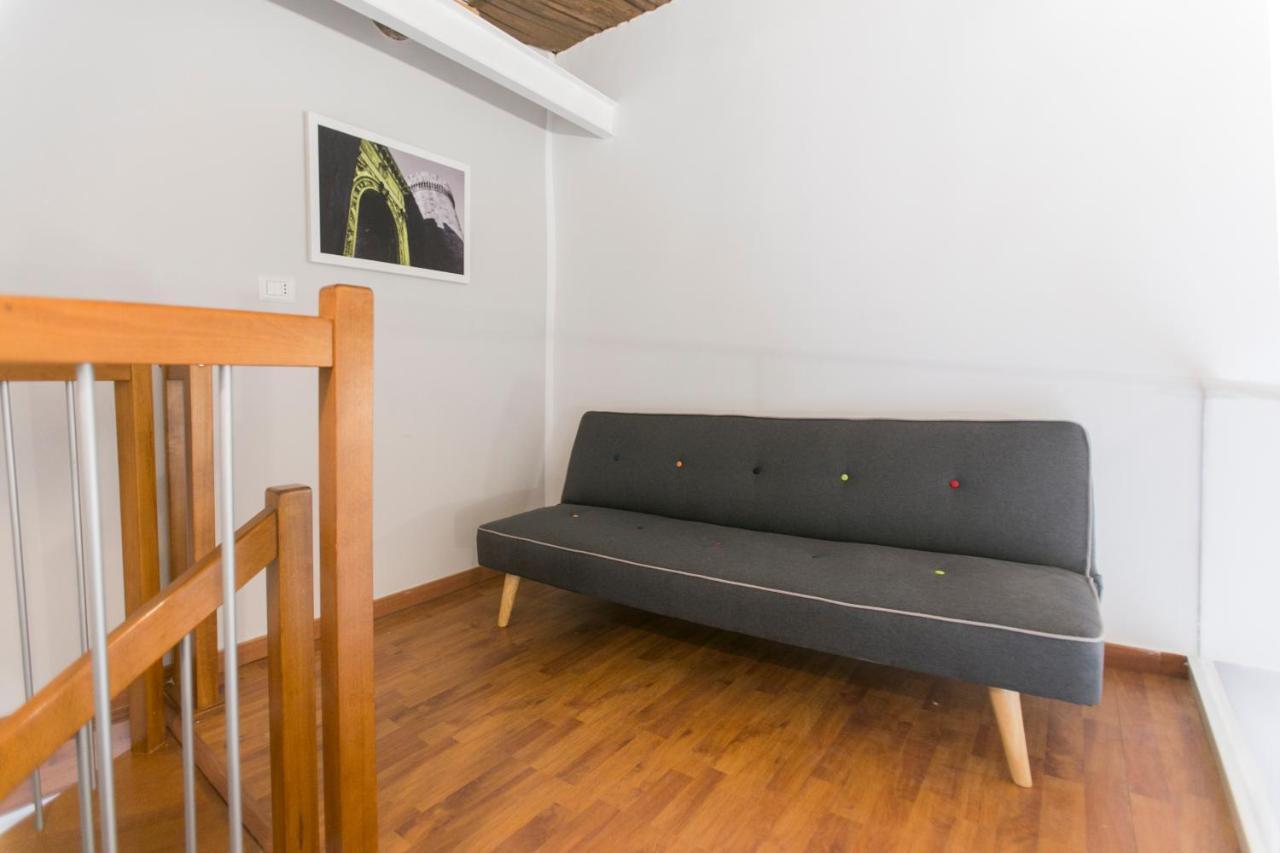 Anticaglia/24 Bed & Breakfast Napoli Bagian luar foto
