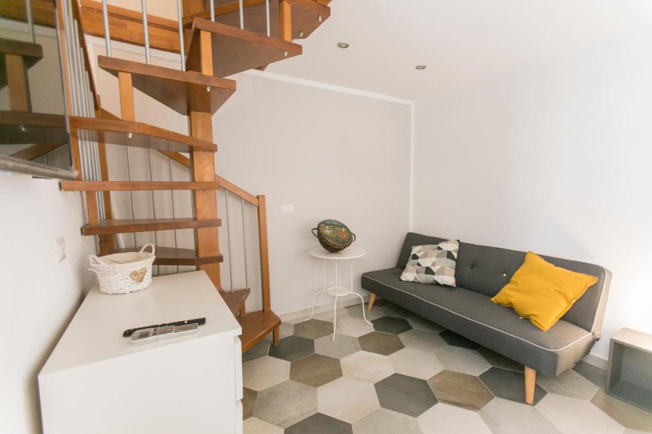 Anticaglia/24 Bed & Breakfast Napoli Bagian luar foto